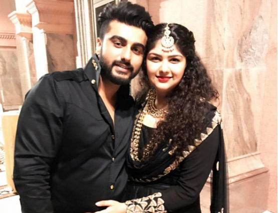 बॉलीवुड एक्टर्स से कम खूबसूरत नहीं हैं उनकी ये बहनें, देखते रह जाएंगे