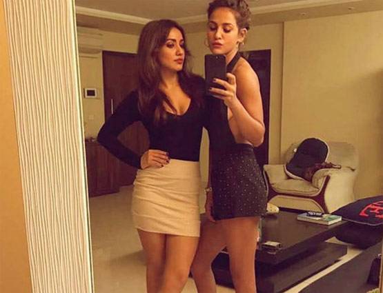 बॉलीवुड एक्टर्स से कम खूबसूरत नहीं हैं उनकी ये बहनें, देखते रह जाएंगे