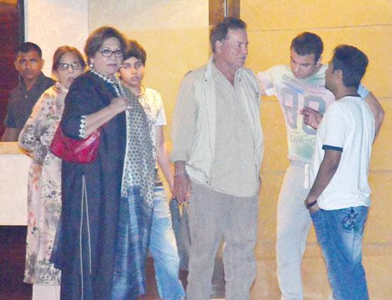 फैमिली पार्टी में 'गर्लफ्रेंड' यूलिया के साथ स्पॉट हुए सलमान