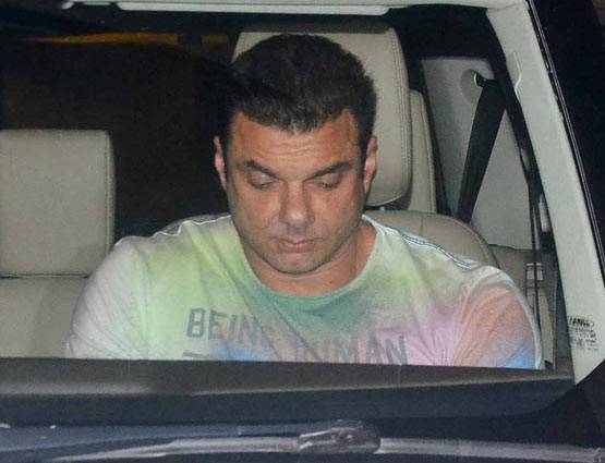 फैमिली पार्टी में 'गर्लफ्रेंड' यूलिया के साथ स्पॉट हुए सलमान