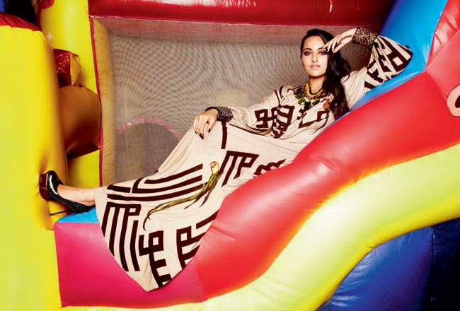 PHOTOS में देखें B'Day गर्ल सोनाक्षी सिन्हा का ग्लैमरस LOOK...