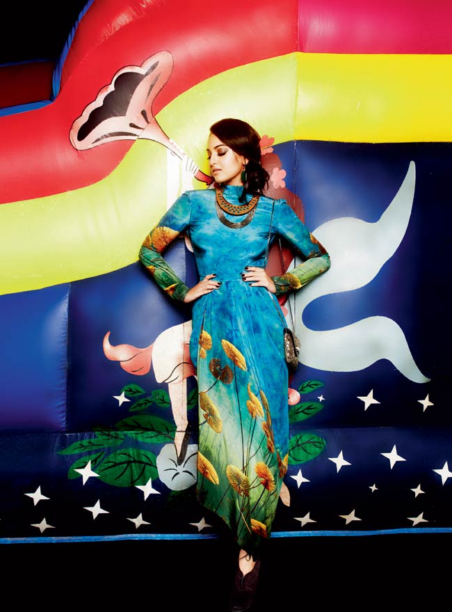 PHOTOS में देखें B'Day गर्ल सोनाक्षी सिन्हा का ग्लैमरस LOOK...