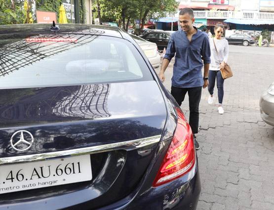 PHOTOS: बॉयफ्रेंड आनंद संग लंच डेट पर पहुंची सोनम कपूर