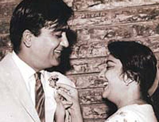 अपनी पत्नी से 5 दिन छोटे थे सुनील दत्त, फिल्म में बने थे उनके बेटे