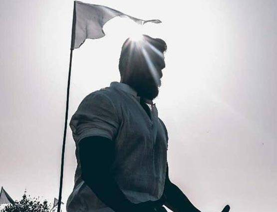 बॉलीवुड के सितारों ने ऐसे किया योग, बाबा रामदेव भी जाएंगे चौंक