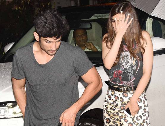 PHOTOS: 'गर्लफ्रेंड' कृति के साथ बार पहुंचे सुशांत सिंह राजपूत