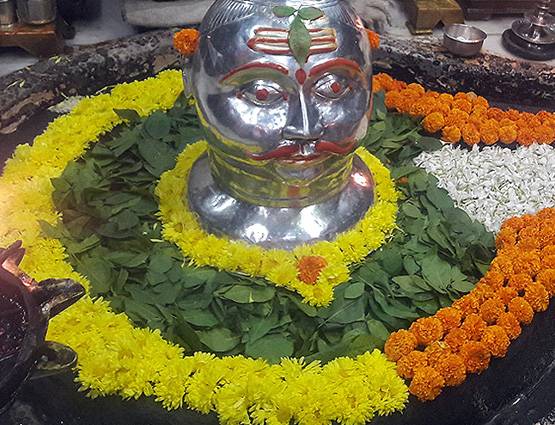 त्र्यंबकेश्‍वर में एक साथ करें ब्रह्मा, विष्‍णु, महेश के दर्शन