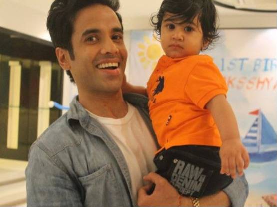 खुलासा: लक्ष्य को नजर से बचाने के लिए ये टोटका करते हैं तुषार कपूर