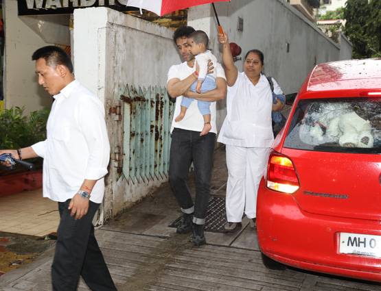 खुलासा: लक्ष्य को नजर से बचाने के लिए ये टोटका करते हैं तुषार कपूर