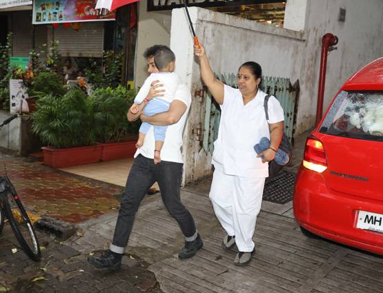 खुलासा: लक्ष्य को नजर से बचाने के लिए ये टोटका करते हैं तुषार कपूर