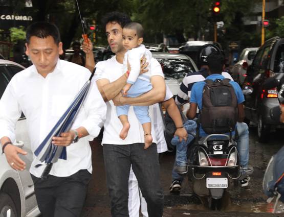 खुलासा: लक्ष्य को नजर से बचाने के लिए ये टोटका करते हैं तुषार कपूर