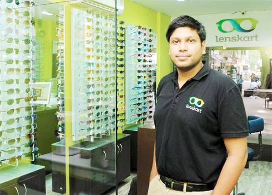 Microsoft की नौकरी छोड़ बेचने लगा चश्मा, आज है अरबों का मालिक