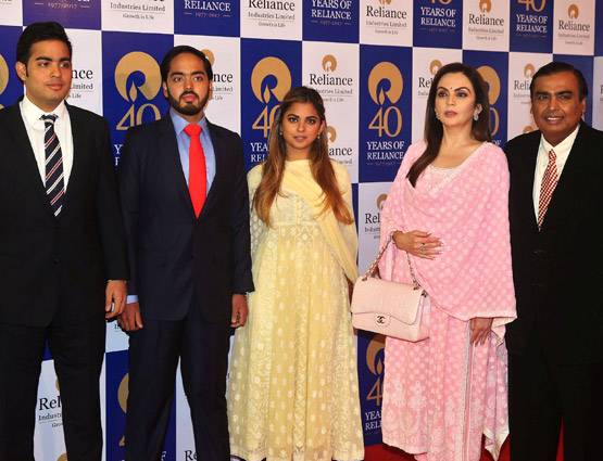 4 आने के 'सूत ट्रेडिंग' से 'फ्री के JIO' तक कैसे बना ब्रांड 'अंबानी'