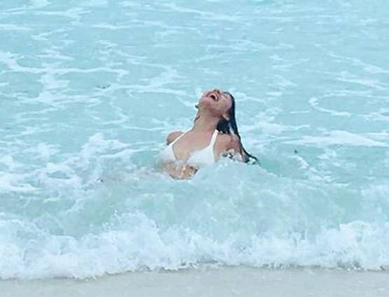 ये हैं 'कपिल' की बीवी, खूब पोस्ट करती हैं BIKINI PHOTOS