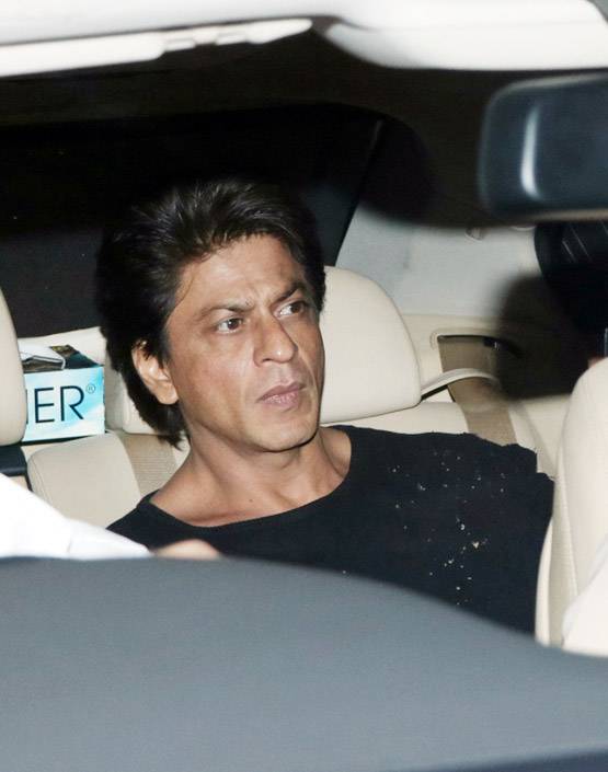 सेट पर बेहोश हुए कपिल शर्मा, बिना शूट किए लौटे शाहरुख-अनुष्का, देखें तस्वीरें