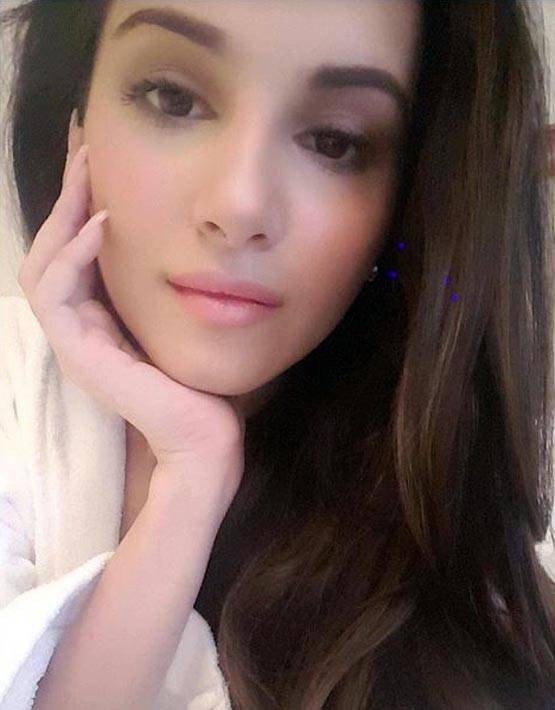 PHOTOS: करण जौहर लॉन्च करेंगे इस एक्ट्रेस को, टीवी में आ चुकी हैं नजर