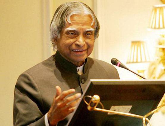 स्‍कूल जाने से पहले बेचते थे अखबार, खंभे के नीचे बैठकर करते थे पढ़ाई