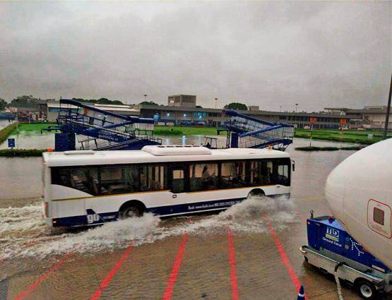 गुजरात में बाढ़ से हाहाकार, अब तक 123 लोगों की गई जान