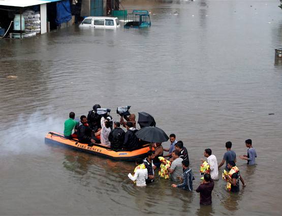 गुजरात में बाढ़ से हाहाकार, अब तक 123 लोगों की गई जान