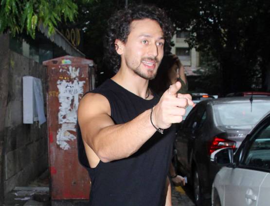 PHOTOS: पैर टूटने के बावजूद टाइगर के साथ डेट पर दिखीं दिशा पाटनी