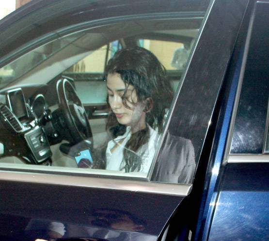 बिना मेकअप ऐसी दिखती हैं श्रीदेवी की बेटी जाह्नवी, PHOTOS हुईं वायरल