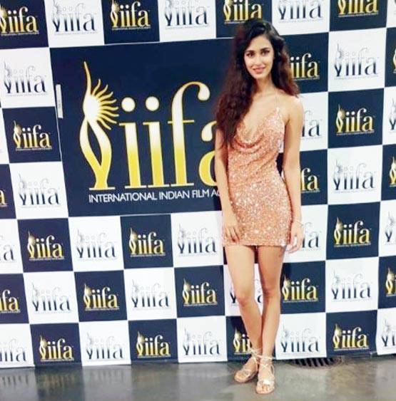 धोनी की गर्लफ्रेंड का रोल करने वाली दिशा का IIFA में जलवा