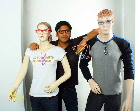 Microsoft की नौकरी छोड़ बेचने लगा चश्मा, आज है अरबों का मालिक