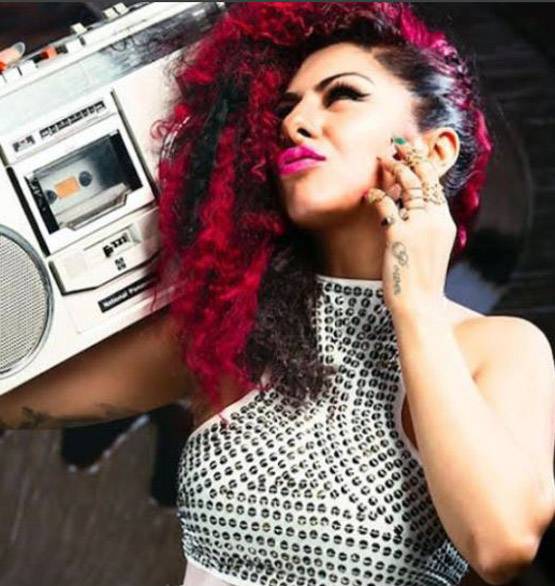 दंगों में हुई पिता की मौत, सौतेले बाप ने किया ये सलूक आज है बॉलीवुड की रॉकस्टार