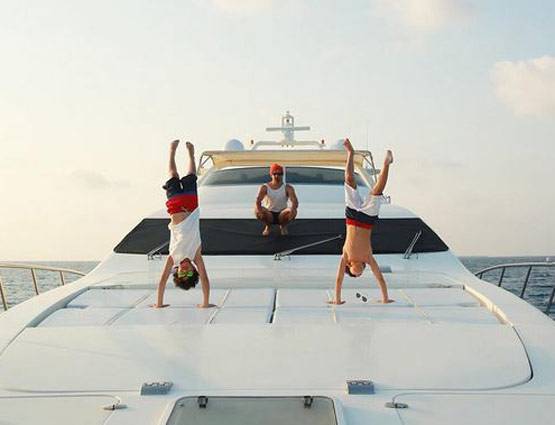 EX वाइफ और बच्चों के साथ डिज्नी वर्ल्ड में मस्ती करते दिखे रितिक