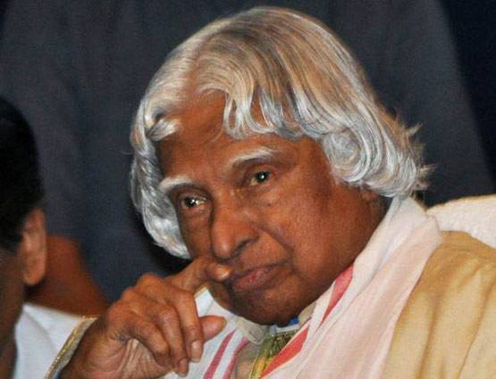 स्‍कूल जाने से पहले बेचते थे अखबार, खंभे के नीचे बैठकर करते थे पढ़ाई