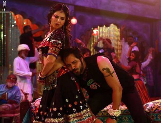 एक फिल्म के 4 करोड़ लेती हैं सनी लियोनी, जानें कितनी है प्रॉपर्टी