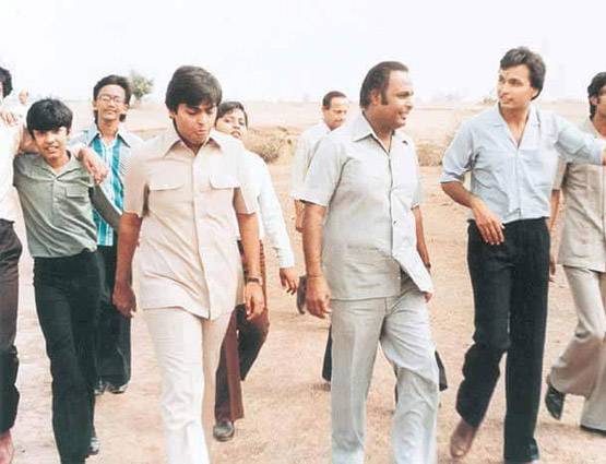 4 आने के 'सूत ट्रेडिंग' से 'फ्री के JIO' तक कैसे बना ब्रांड 'अंबानी'