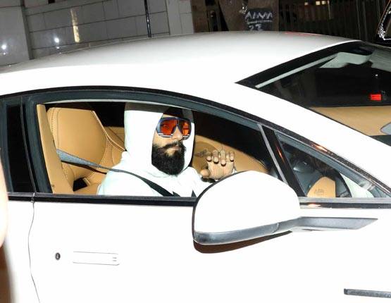 देर रात दीपिका के घर के बाहर इंतजार करते दिखे रणवीर