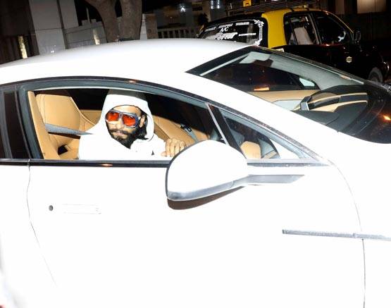 देर रात दीपिका के घर के बाहर इंतजार करते दिखे रणवीर