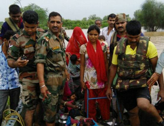 बाढ़ से गुजरात-राजस्थान में त्राहिमाम, सांचौर में 41 लोग किए गए रेसक्यू