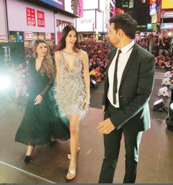 धोनी की गर्लफ्रेंड का रोल करने वाली दिशा का IIFA में जलवा