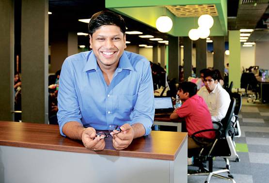 Microsoft की नौकरी छोड़ बेचने लगा चश्मा, आज है अरबों का मालिक