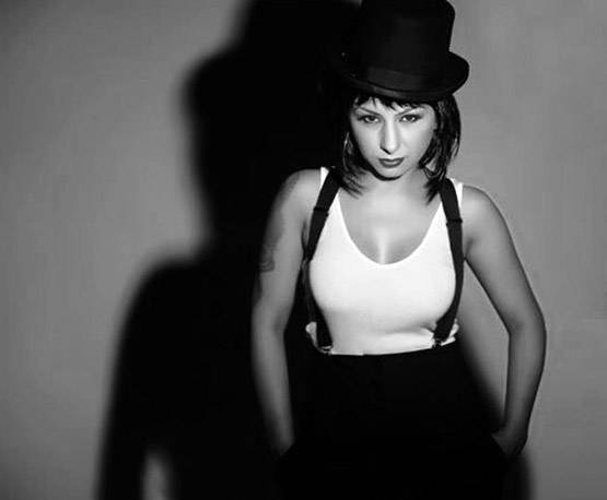 दंगों में हुई पिता की मौत, सौतेले बाप ने किया ये सलूक आज है बॉलीवुड की रॉकस्टार