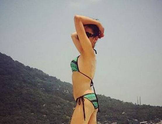 BLACK BIKINI में पूल में उतरीं नितिभा कौल, देखें PHOTOS