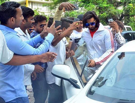 'बाजीराव' ने बदला अपना लुक, इस नए लुक में अाए नजर...