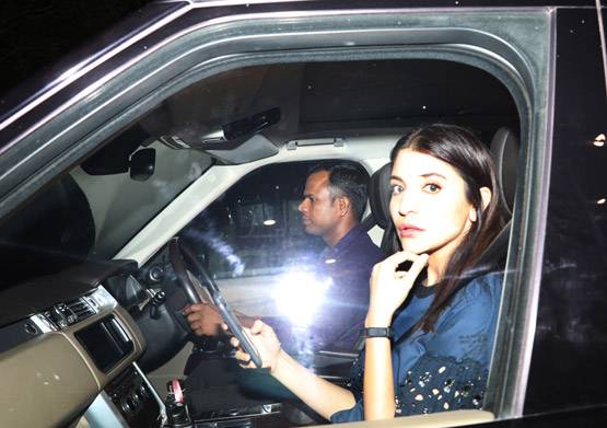 सेट पर बेहोश हुए कपिल शर्मा, बिना शूट किए लौटे शाहरुख-अनुष्का, देखें तस्वीरें