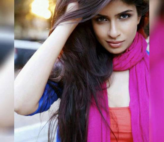 इतनी सी उम्र में उड़ाती है बोइंग 777 फाइटर जेट, देखें कौन है ये लड़की