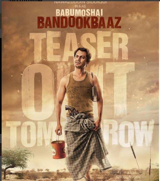 न्यूयॉर्क में डिब्बा लेकर बैठे नवाजुद्दीन, लोगों की भीड़ ने घेरा