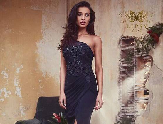 टॉवल में नजर आई अक्षय की फिल्म ये हिरोइन, PHOTOS हुईं वायरल