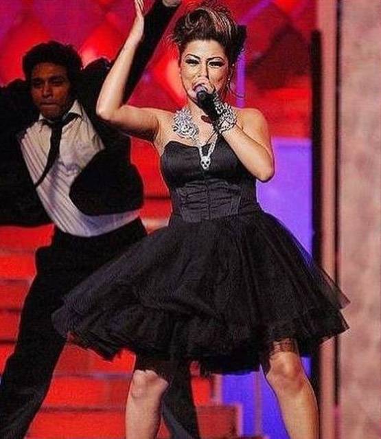 दंगों में हुई पिता की मौत, सौतेले बाप ने किया ये सलूक आज है बॉलीवुड की रॉकस्टार