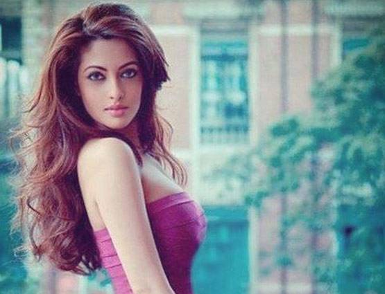 MMS स्कैंडल का शिकार हुई थीं रिया सेन, वायरल हुआ BIKINI SHOOT