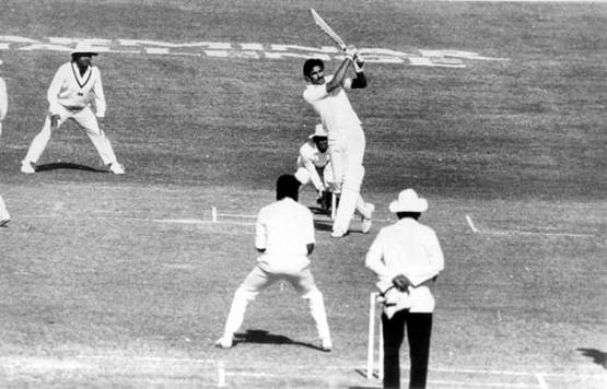 सर सोबर्स के बाद इन बल्लेबाजों ने उड़ाए हैं 6 गेंदों पर 6 छक्के