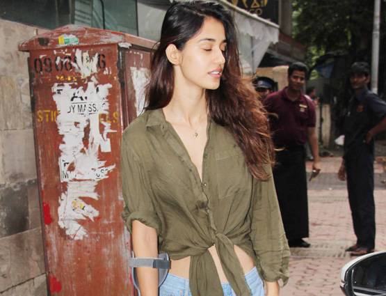 PHOTOS: पैर टूटने के बावजूद टाइगर के साथ डेट पर दिखीं दिशा पाटनी