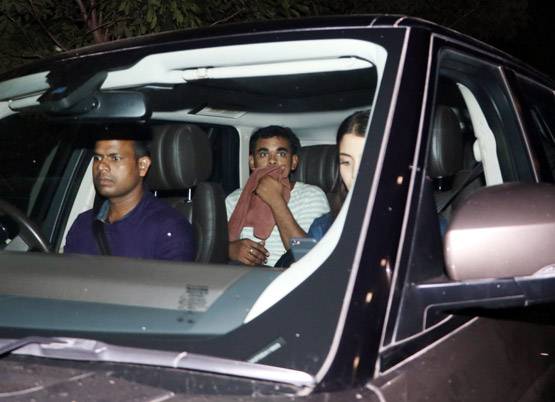 सेट पर बेहोश हुए कपिल शर्मा, बिना शूट किए लौटे शाहरुख-अनुष्का, देखें तस्वीरें