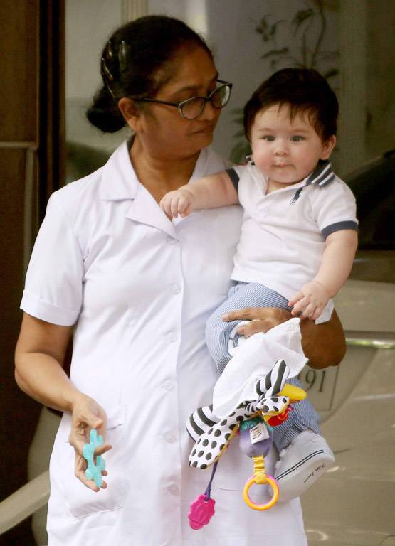 इंटरनेट पर वायरल हो रही हैं करीना के बेटे तैमूर की ये नई तस्वीरें